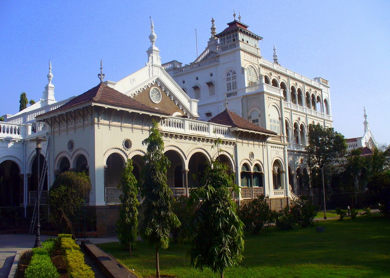 Pune india. Дворец ага хана Индия. Дворец ага хана в Пуне. Дворец ага-хана 4. Пуна Хайдарабад.