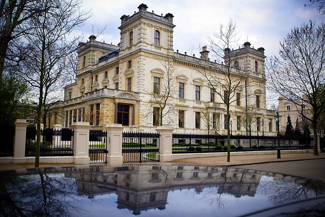 Особняк Kensington Palace Gardens. Особняк в Кенсингтон-Пэлас Гарденс Абрамовича. Дом Абрамовича в Кенсингтоне.