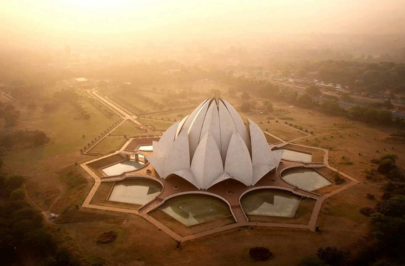 10 Things you did not know about The Lotus Temple - New Delhi - RTF