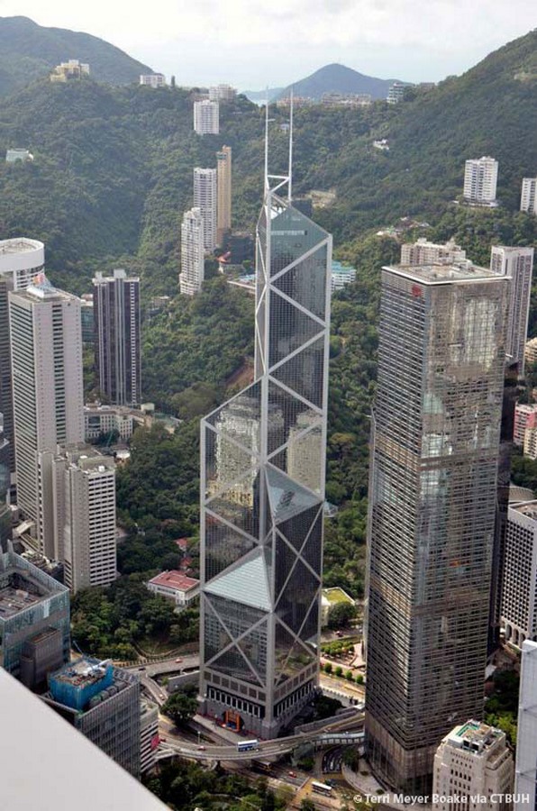 China towers. Банк Гонконга. Гонконг Opus Tower. Узкие башни в Гонконге. Bank of China Hong Kong entrance.