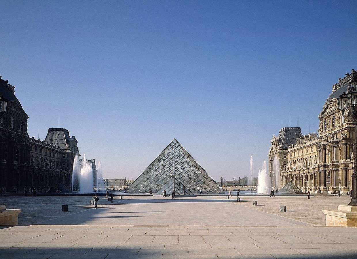 Louvre Pyramid By Im Pei The Glass Pyramid Rethinking The Future 0271