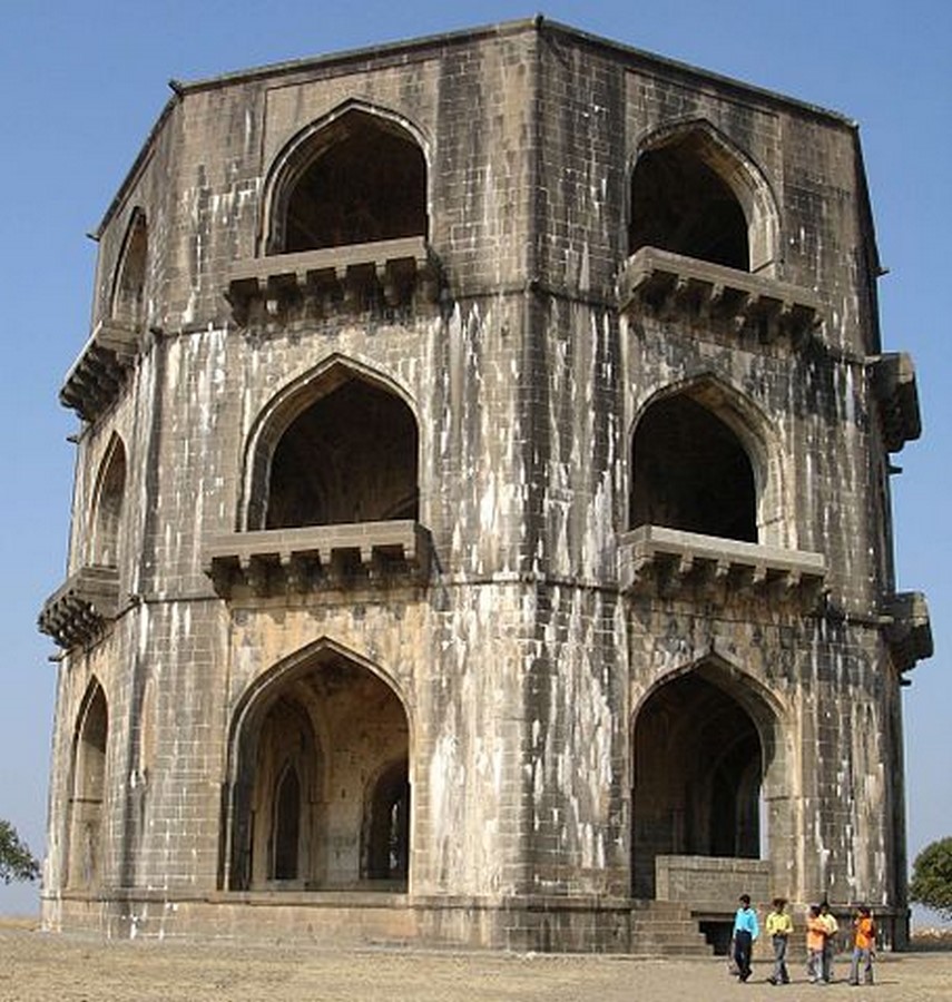 Historical Places In Maharashtra :15 Ancient Buildings In Maharashtra ...