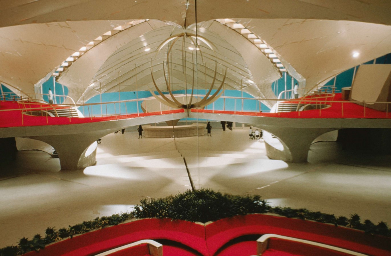 A forgotten scheme to expand the TWA Flight Center - A Visual History of  the World's Great Airports