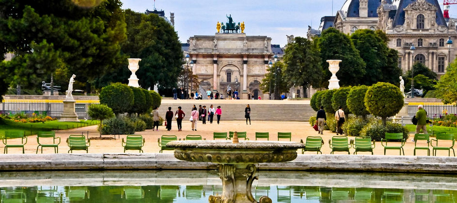 Сады Тюильри вид на площадь согласия в Париже