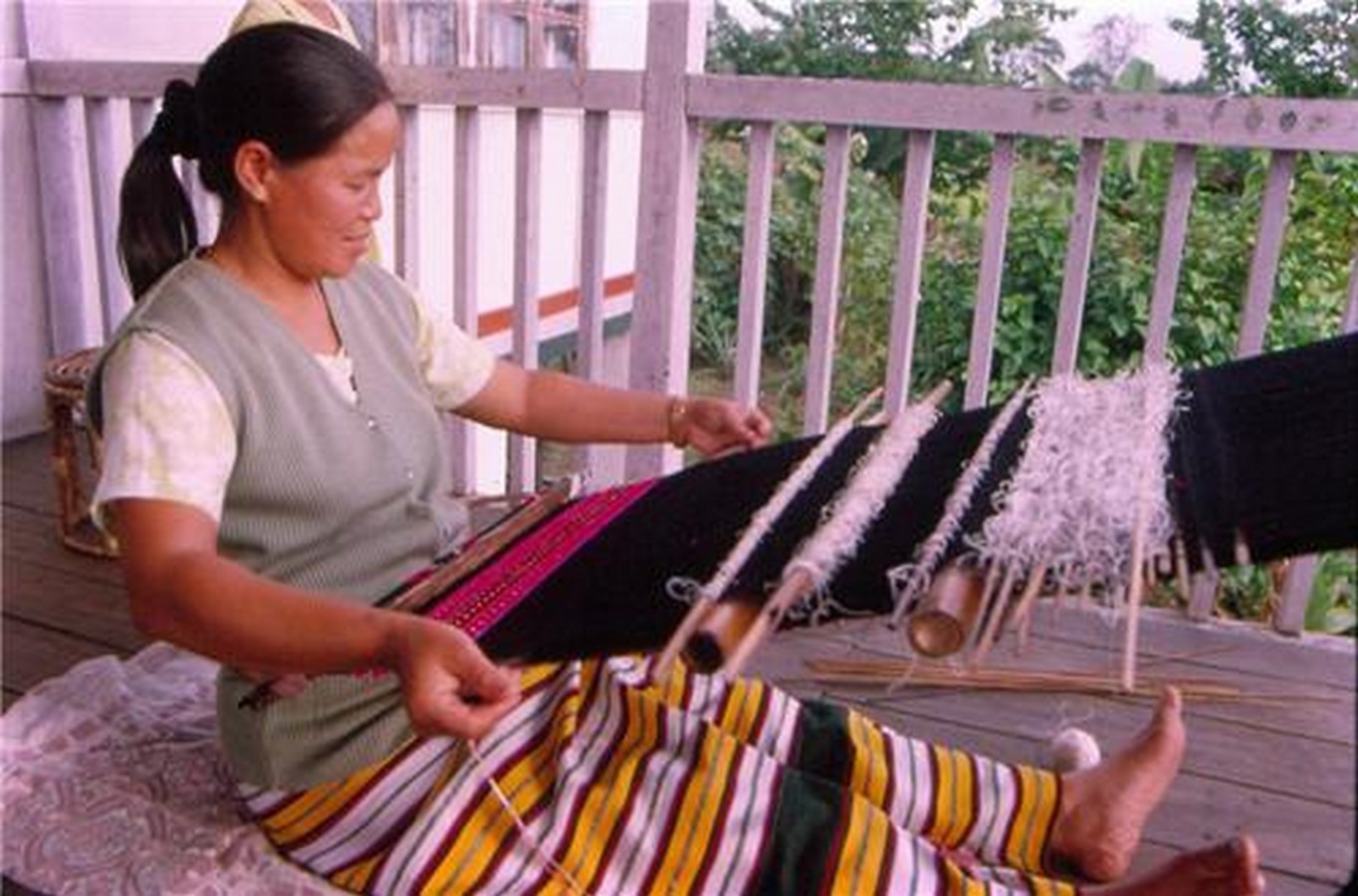 A Tribute To Weavers And Craftsmen Of Meghalaya